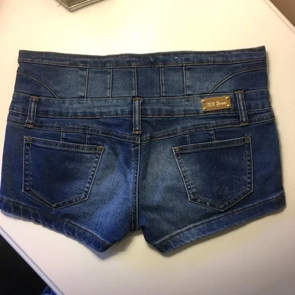 B. B. JEANS Stretch Denim Shorts - Picture 7 of 11